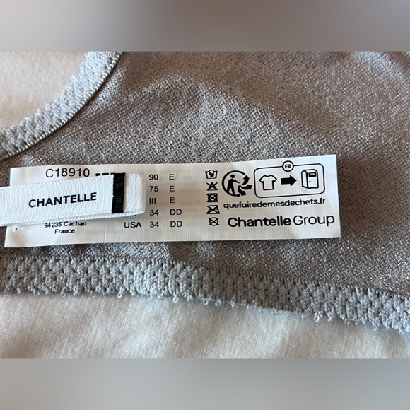 Chantelle minimizing underwire  bra - Picture 5 of 11